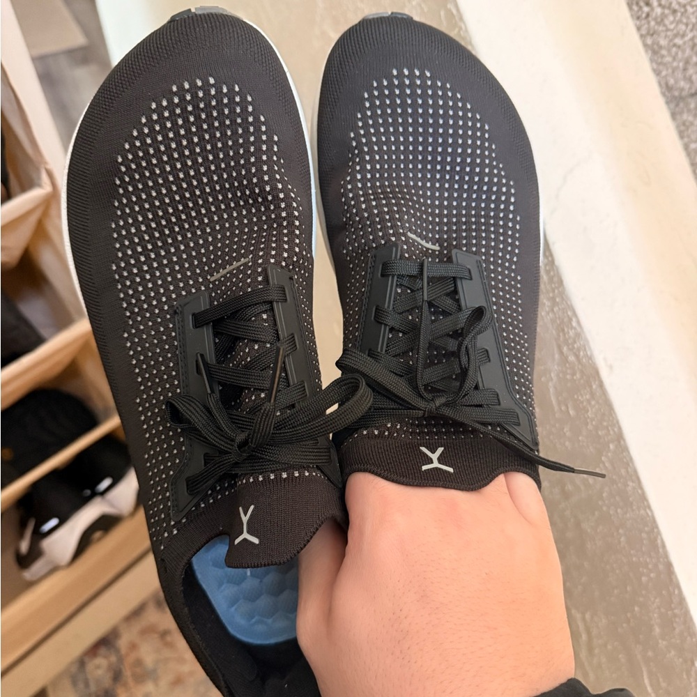 Black Athletic Sneakers Flux adapt